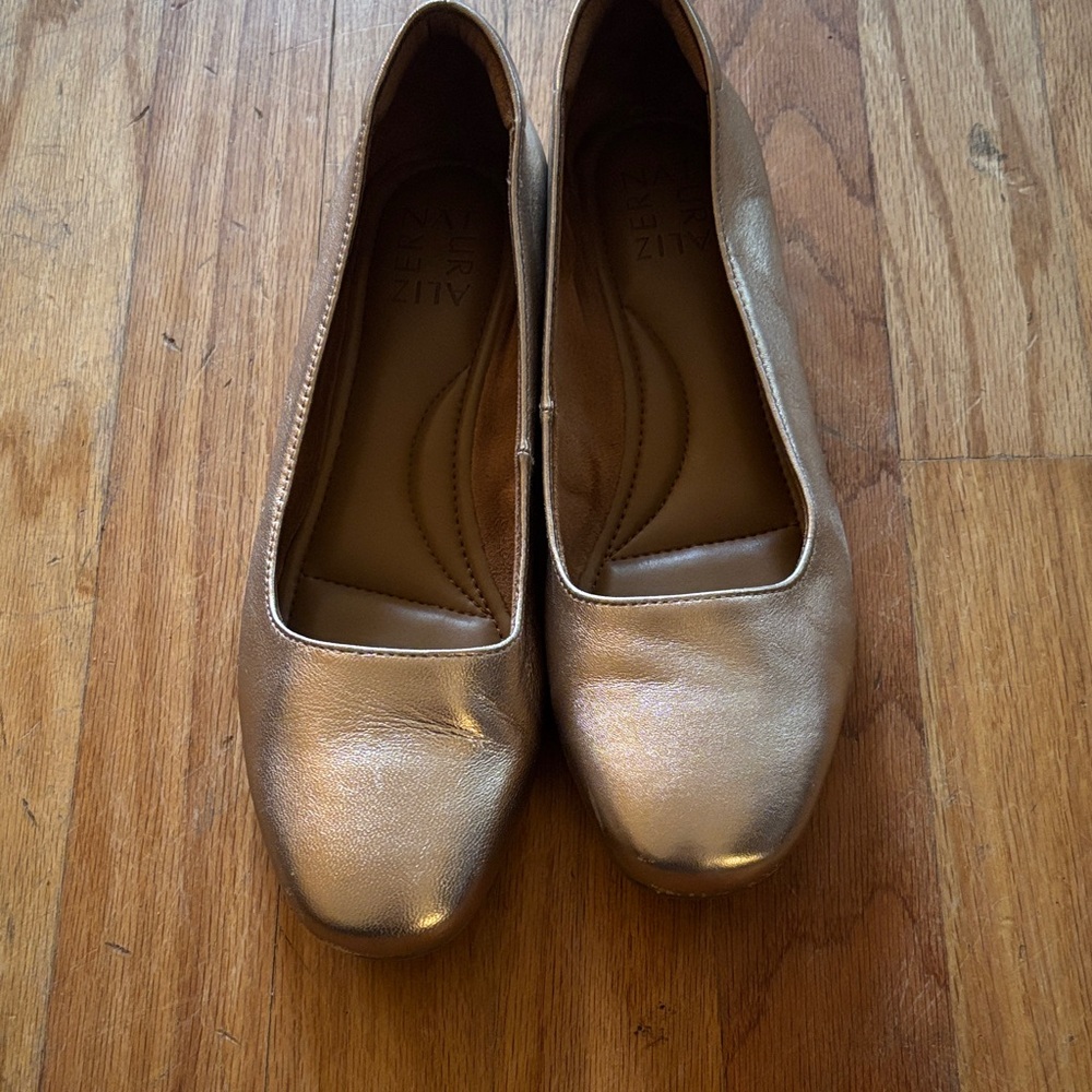 Gold Women's Flats- Naturalizer size 7.5. Great shape!